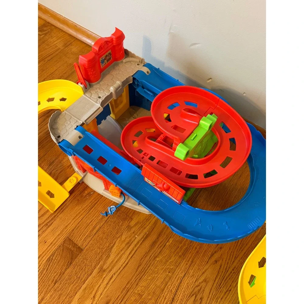 Fisher-Price Little People Sit n Stand Skyway Transforming wheelies Tower